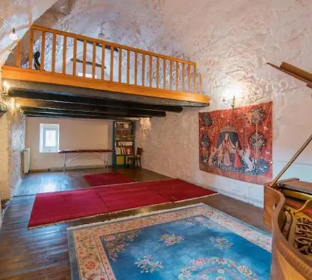 بيت للعطل Lou Castel *