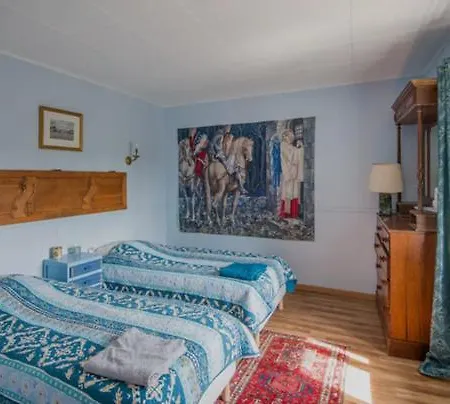 Lou Castel بيت للعطل *