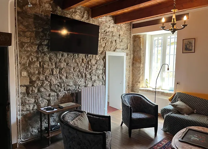 Lou Castel Hébergement de vacances *